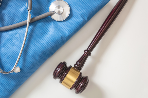 Avocat en faute médicale en Roumanie : ce qu’il faut savoir avant d’engager une procédure